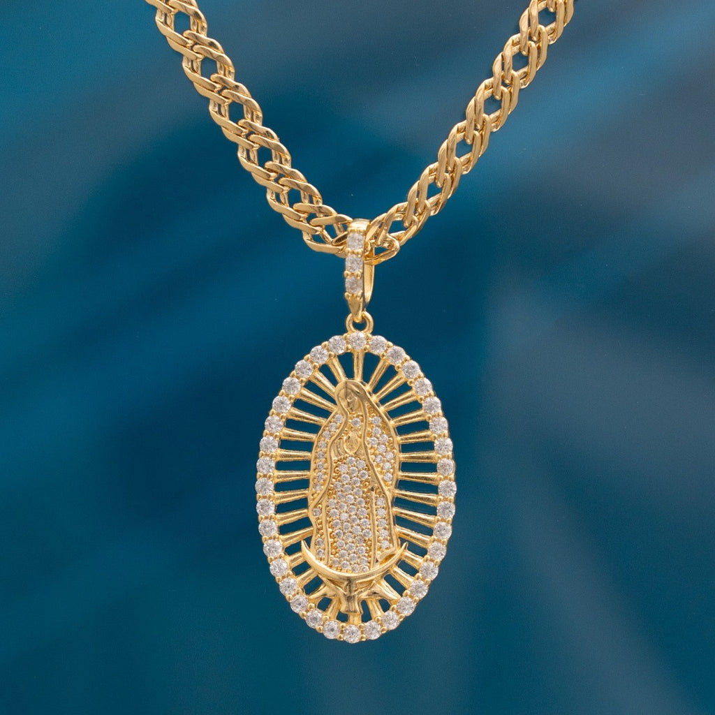 Dije Virgen Guadalupe cristal puesto (6)