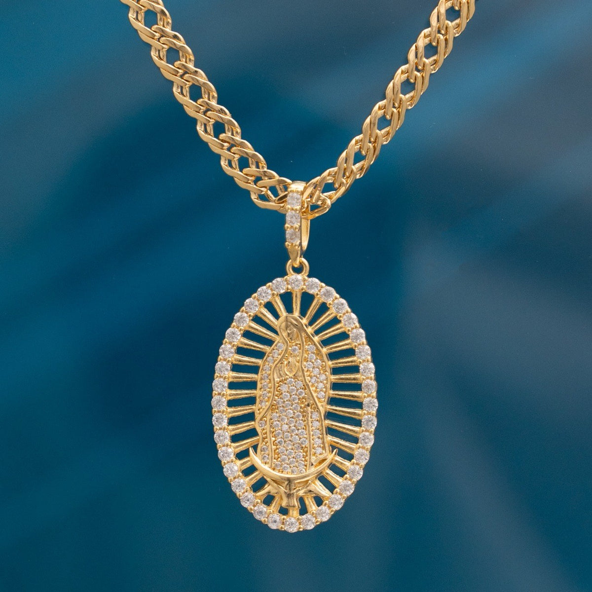 Dije Virgen Guadalupe cristal puesto (6)