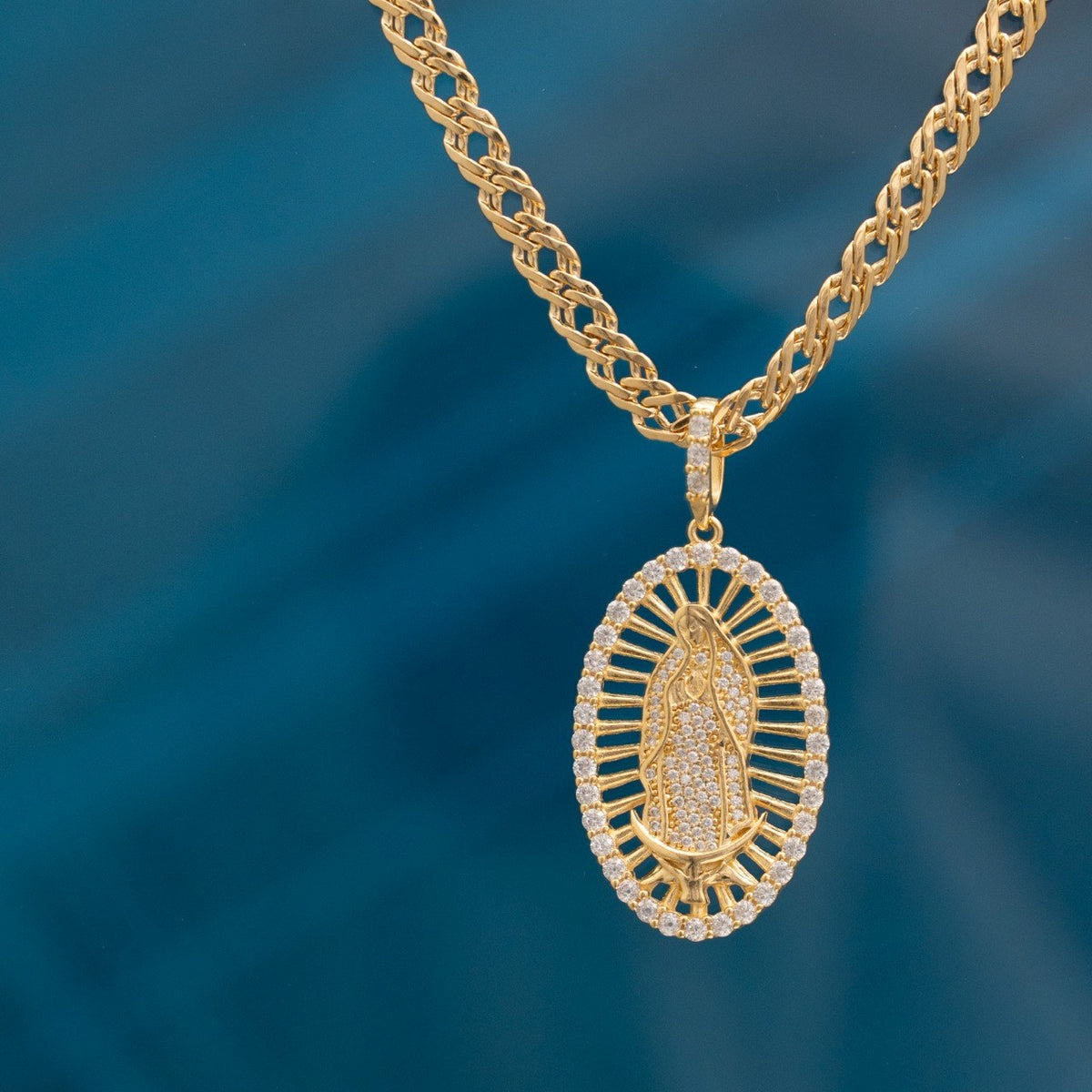 Dije Virgen Guadalupe cristal puesto (7)
