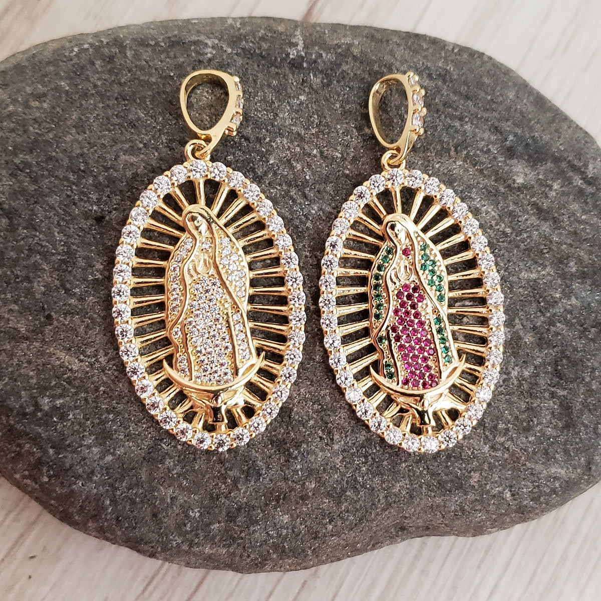 Dije Virgen Guadalupe cristal puesto (5)