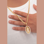 Dije Virgen Guadalupe cristal puesto