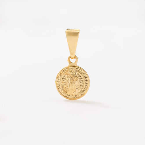 Dije San Benito Red Pequeño de oro laminado 18k