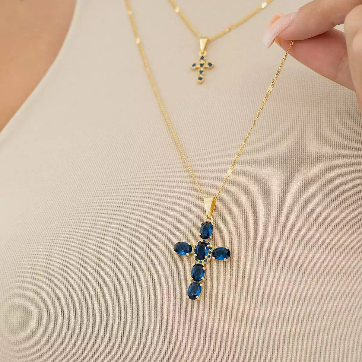 Dije Brillo azul puesto (3)