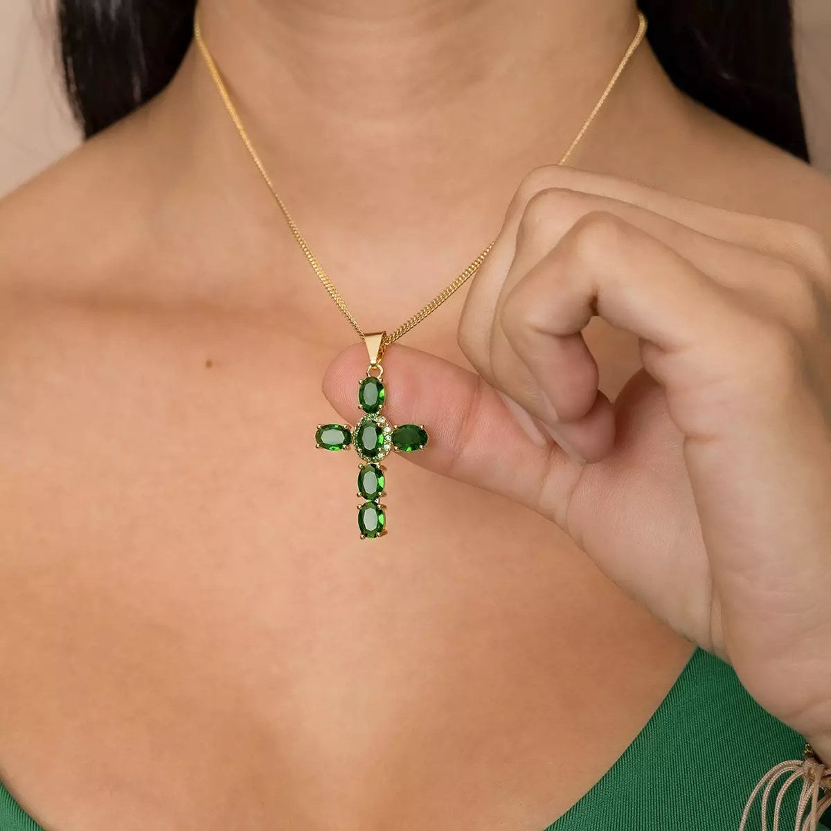 Dije Brillo verde puesto