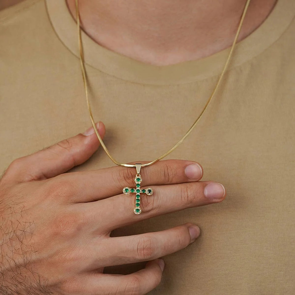 Dije Emerald Love puesto (2)