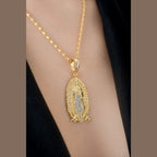 Dije Nuestra Señora de Guadalupe Circonias puesto