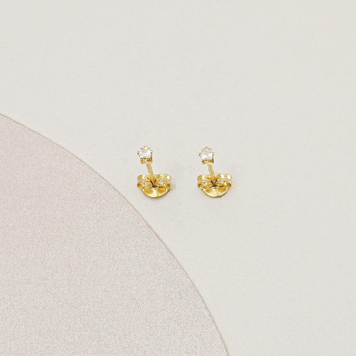 Detalle de Aretes Topo Mini Circonia Cuadrada Cristal