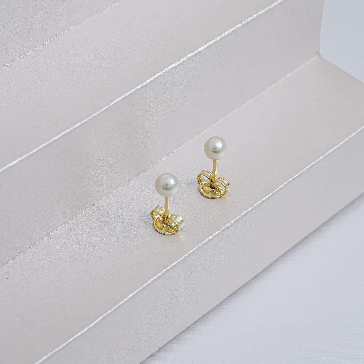 Detalle de Aretes Perla 4 mm
