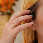 Aretes Largos Love puestos (2)