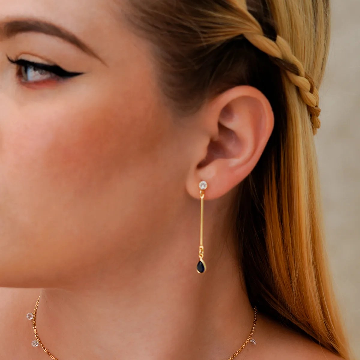 Aretes Largos Azul puestos (2)